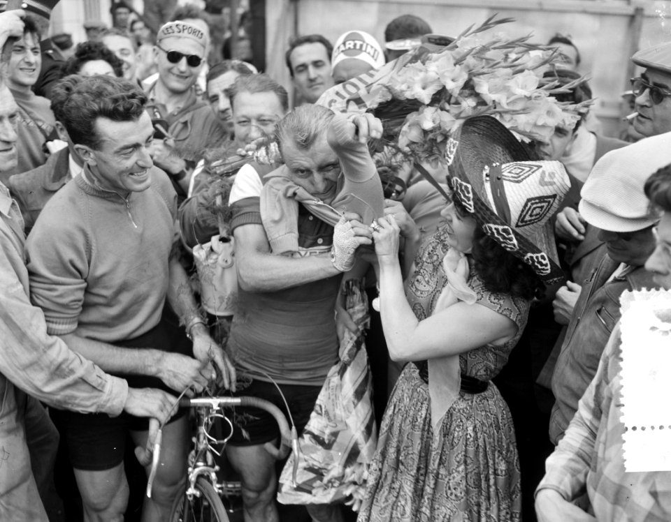 Eerste dag Tour de France Nederlands peloton Reims. Finish Darigade (Frankrijk) , Bestanddeelnr 907-8760
