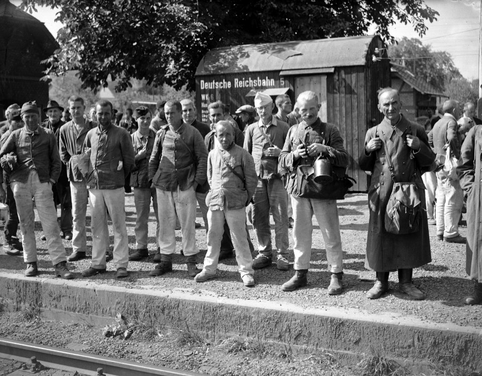 Eerste Duitsers terug uit Russische krijgsgevangenschap, Bestanddeelnr 901-9195