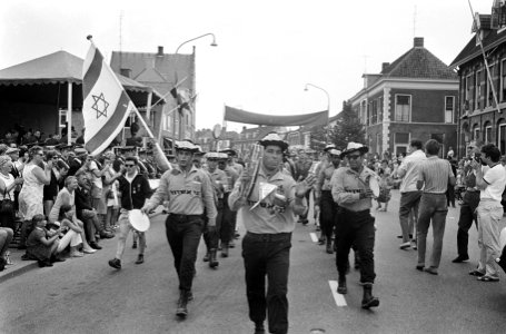 Eerste dag Vierdaagse Nijmegen. Israelische burgers, Bestanddeelnr 920-5385