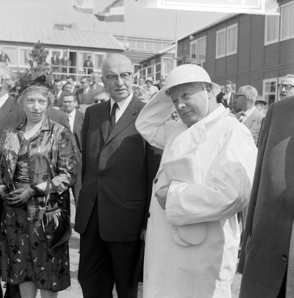 Eerste paal voor concertgebouw in Rotterdam Eduard Flips Burgemeester Van Walsum, Bestanddeelnr 914-1167