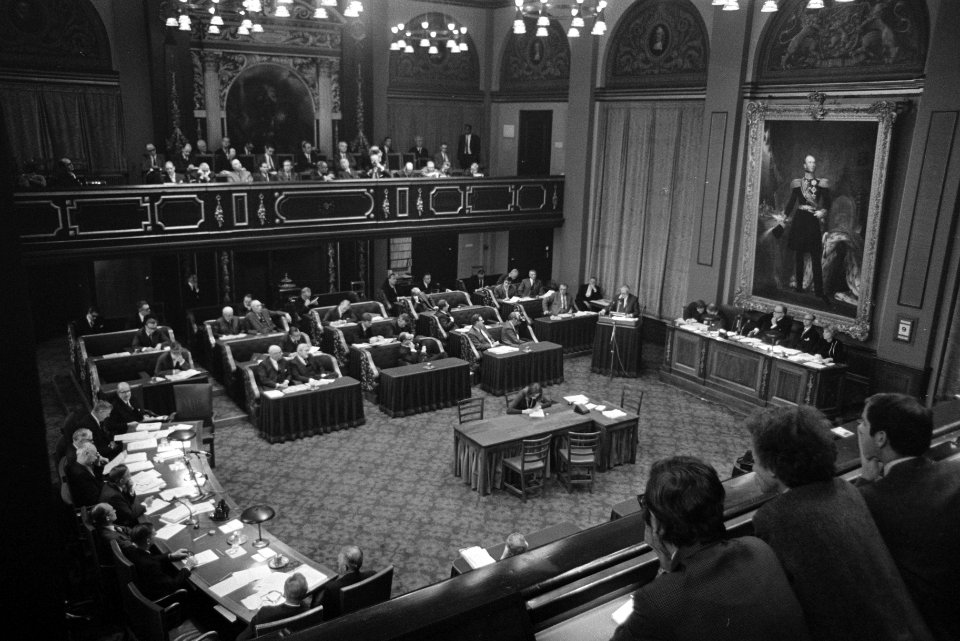 Eerste Kamer . Algemene Politiek debat begonnen. Overzicht, Bestanddeelnr 923-0609