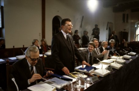 Eerste dag verhoren Parlementaire enquete commissie RSV de enquete commissie me, Bestanddeelnr 253-8854