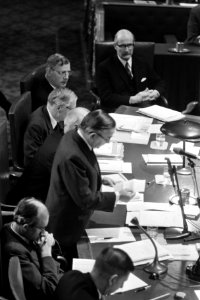 Eerste Kamer . Algemene Politiek debat begonnen, Bestanddeelnr 923-0607