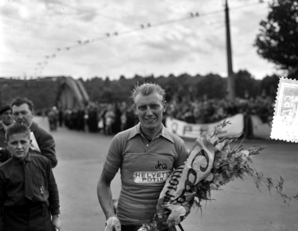 Eerste dag Tour de France Nederlands peloton Reims. Finish Darigade (Frankrijk) , Bestanddeelnr 907-8763