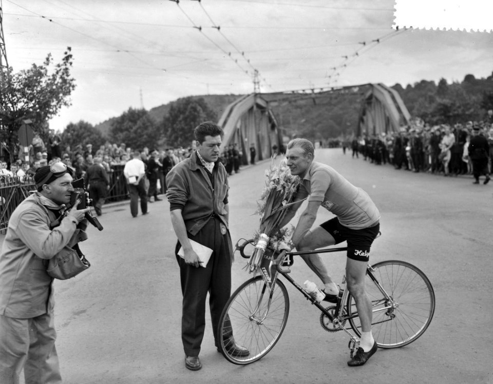 Eerste dag Tour de France Nederlands peloton Reims. Finish Darigade (Frankrijk) , Bestanddeelnr 907-8761
