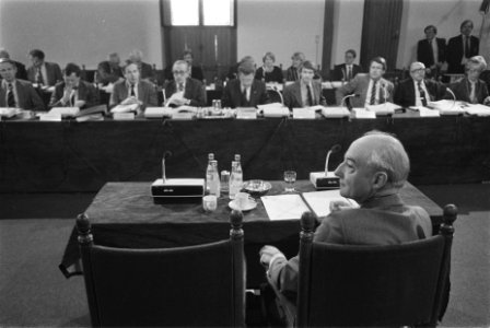 Eerste dag verhoren parlementaire enquetecommissie RSV ex minister Schmelzer vo, Bestanddeelnr 932-9011