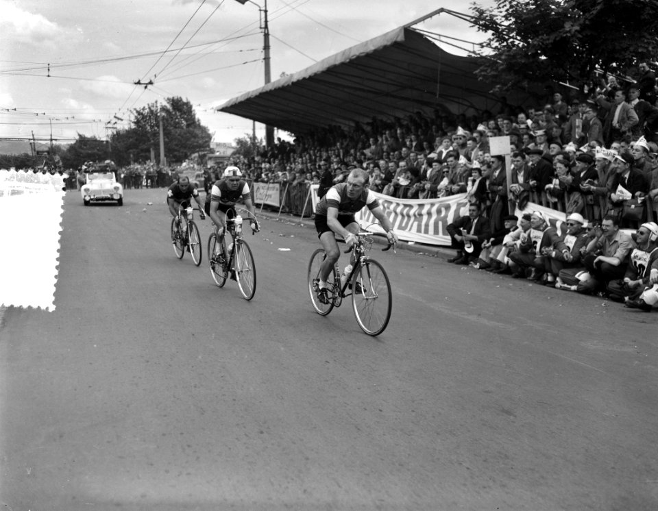 Eerste dag Tour de France Nederlands peloton Reims. Finish Darigade (Frankrijk) , Bestanddeelnr 907-8759