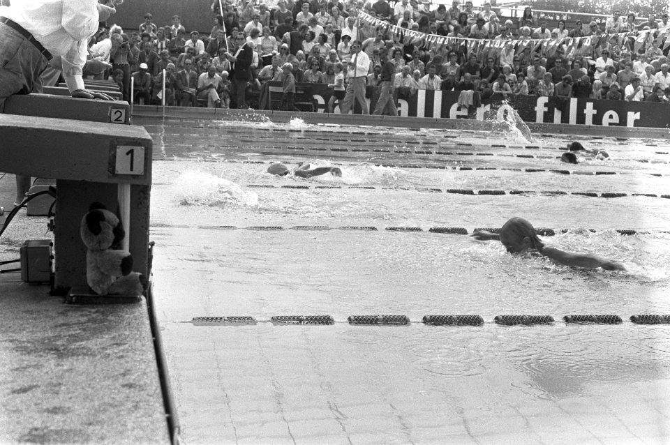 Eerste dag Nationale Zwemkampioenschappen in zwembad Den Hommel te Utrecht, Bestanddeelnr 925-7628