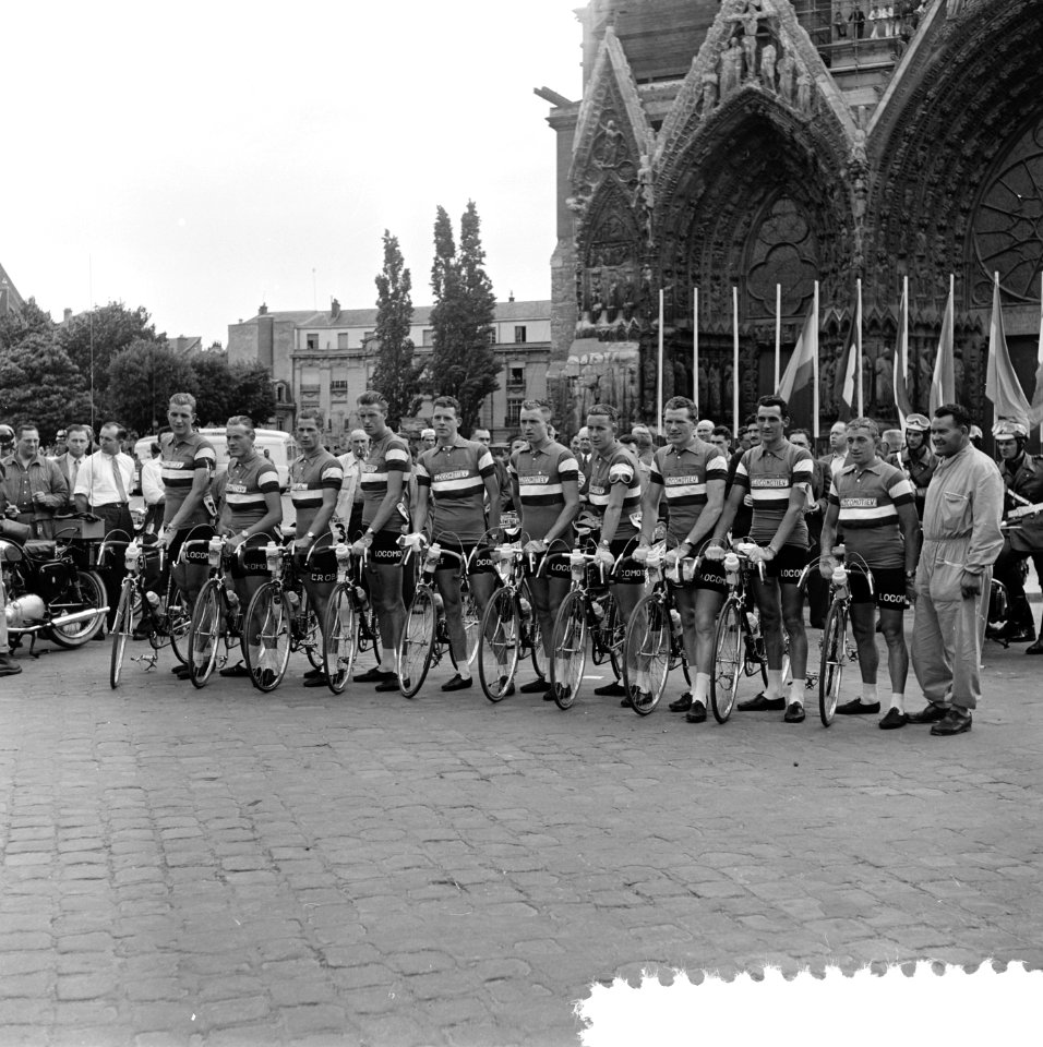 Eerste dag Tour de France Nederlands peloton Reims Finish Darigade (Frankrijk) , Bestanddeelnr 907-8757
