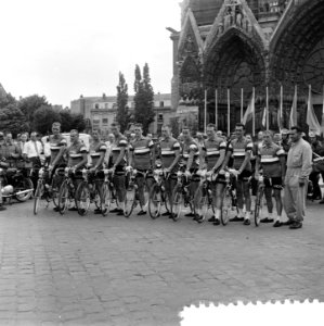 Eerste dag Tour de France Nederlands peloton Reims Finish Darigade (Frankrijk) , Bestanddeelnr 907-8757