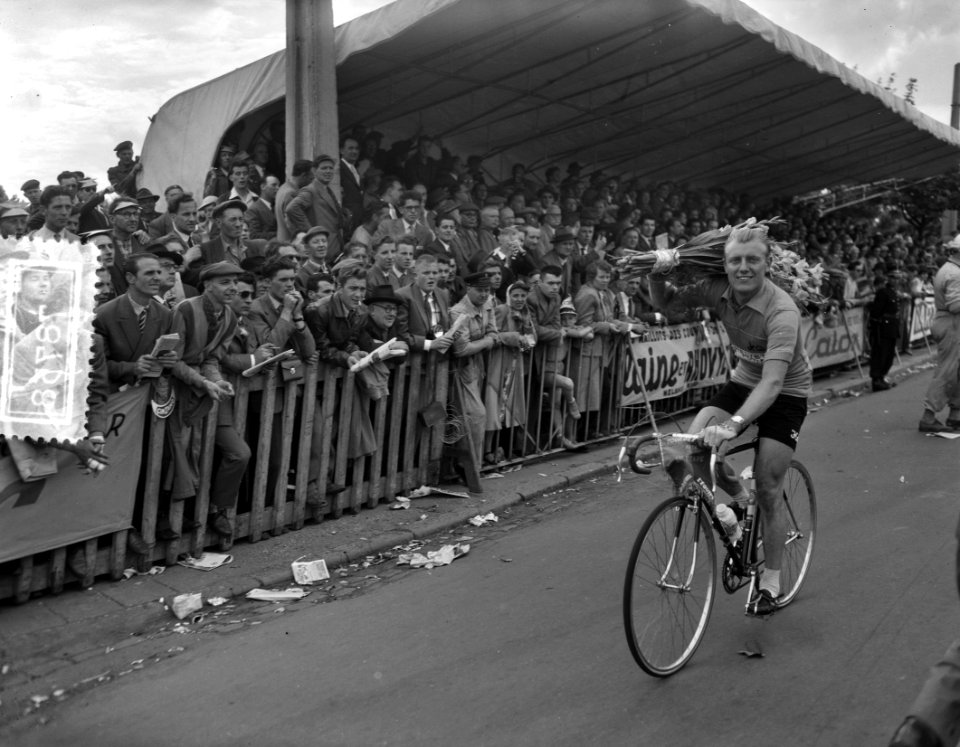 Eerste dag Tour de France Nederlands peloton Reims. Finish Darigade (Frankrijk) , Bestanddeelnr 907-8758