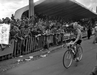 Eerste dag Tour de France Nederlands peloton Reims. Finish Darigade (Frankrijk) , Bestanddeelnr 907-8758