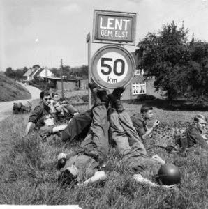 Eerste dag van de vierdaagse, militairen te Lent, Bestanddeelnr 914-1533
