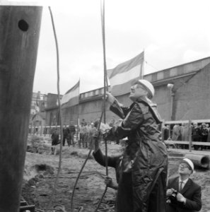 Eerste paal Marine etablisement , vice-admiraal AHJ van der Schotte, Bestanddeelnr 914-0712