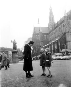 Eerste vrouwelijke politieagente mej C de Wit te Haarlem, Bestanddeelnr 909-2591