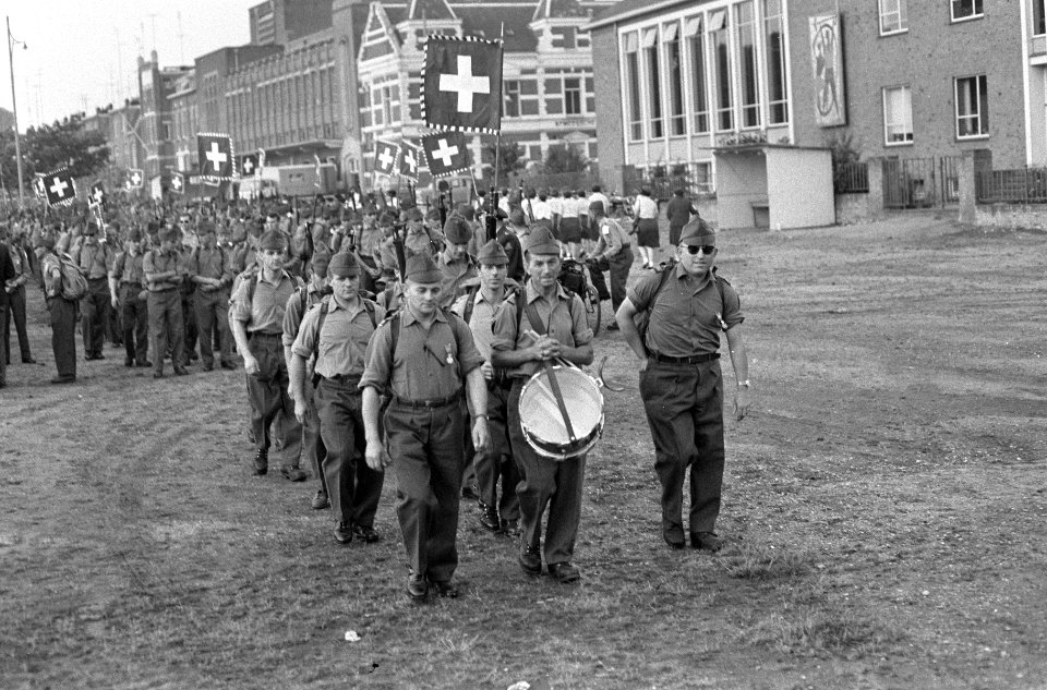 Eerste dag Vierdaagse Nijmegen. Zwitserse militairen, Bestanddeelnr 920-5370
