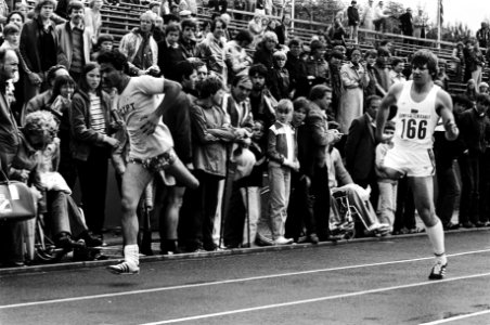 Eerste dag Olympische Spelen Gehandicapten in Arnhem 100 meter heren geamputeer, Bestanddeelnr 930-8921