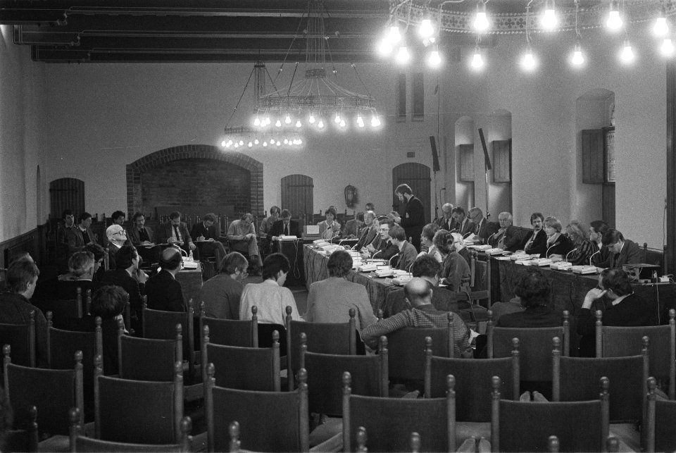 Eerste dag verhoren parlementaire enquetecommissie RSV overzicht, Bestanddeelnr 932-9007