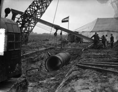 Eerste waterleidingbuis bij Jutphaas, Leiden, Castricum, Bestanddeelnr 906-8989