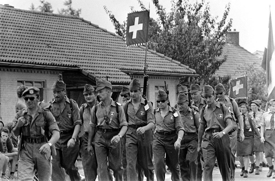 Eerste dag Vierdaagse Nijmegen. Zwitserse militairen, Bestanddeelnr 920-5386