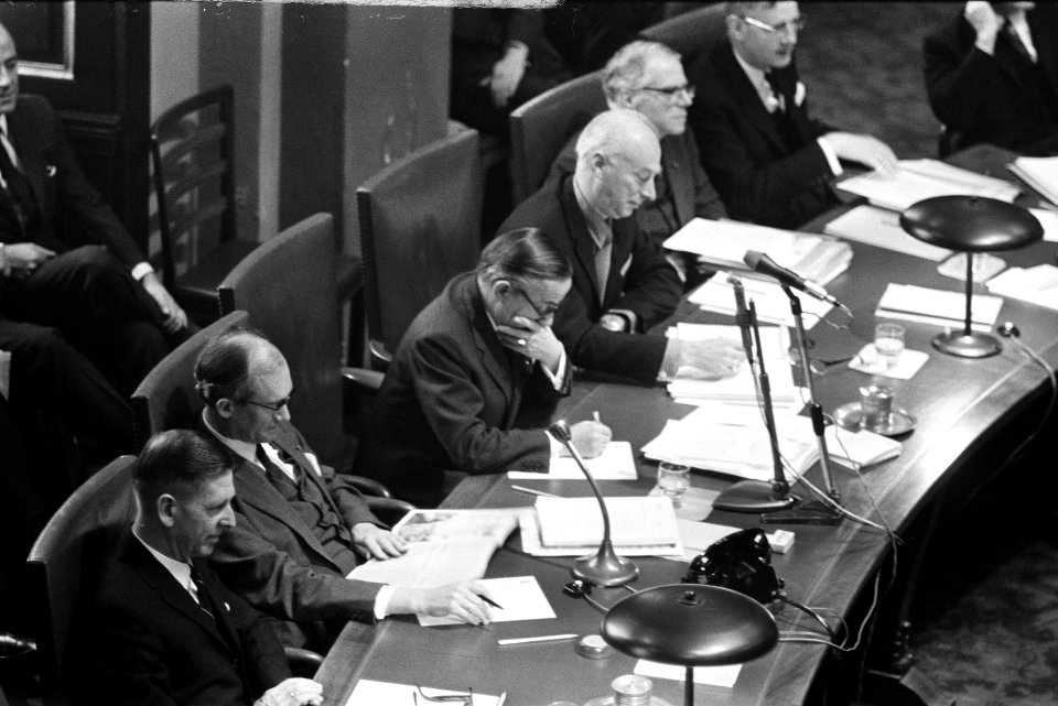 Eerste Kamer . Algemene Politiek debat begonnen, Bestanddeelnr 923-0608