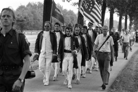 Eerste dag Nijmeegse Vierdaagse , Amerikaanse soldaten i n oude uniformen, Bestanddeelnr 928-7024