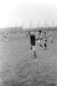 Eerste dag schoolvoetbaltoernooi, wedstrijd Rosjpinasscho, typefout red. tegen, Bestanddeelnr 920-1780
