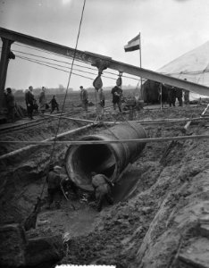 Eerste waterleidingbuis bij Jutphaas, Leiden, Castricum, Bestanddeelnr 906-8991