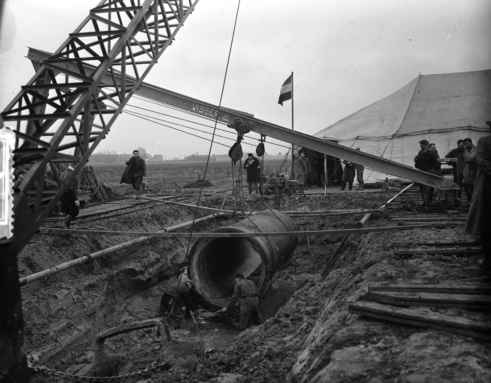 Eerste waterleidingbuis bij Jutphaas, Leiden, Castricum, Bestanddeelnr 906-8990