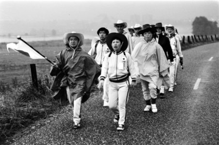 Eerste dag groepje Japanse wandelaars, Bestanddeelnr 930-3582