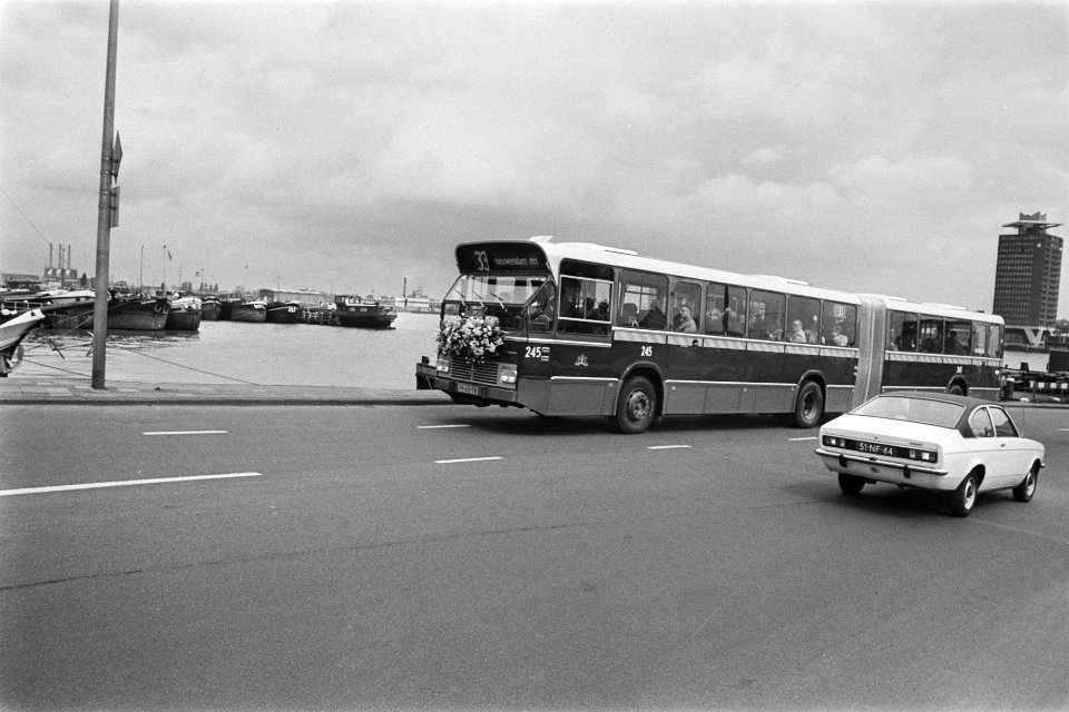 Eerste van serie gelede bussen in Amsterdam, Bestanddeelnr 929-1745