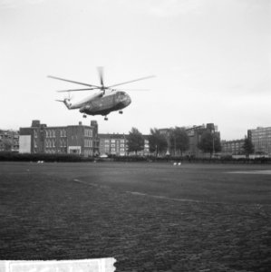 Eerste vrachthelicopter van de Sabena op Heliport te Rotterdam, Bestanddeelnr 917-7532