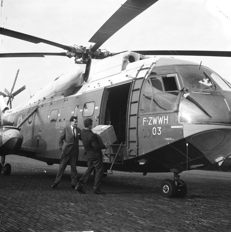 Eerste vrachthelicopter van de Sabena op Heliport te Rotterdam, Bestanddeelnr 917-7529