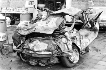 Een van de auto's die betrokken was bij het auto-ongeluk op Rijksweg 7 bij Wieri, Bestanddeelnr 929-1111