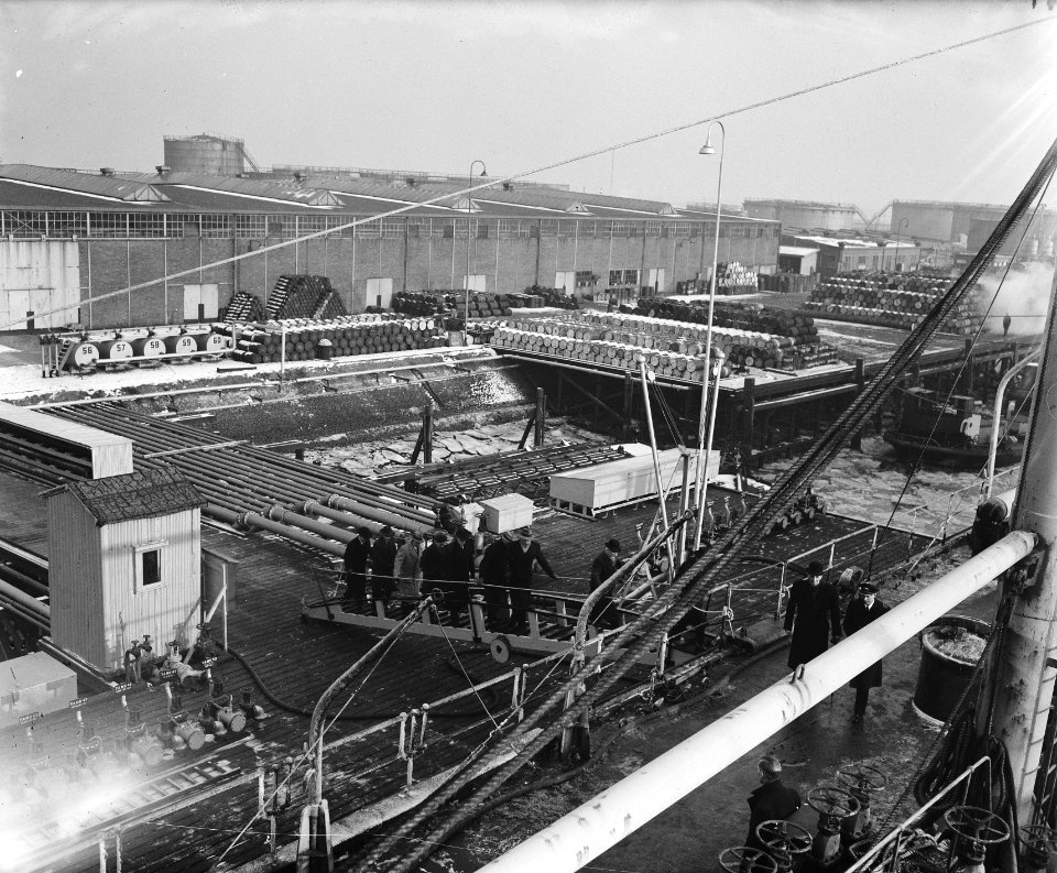 Eerste tankboot aangekomen, Bestanddeelnr 902-0204