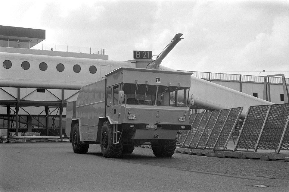 Een van de nieuwe brandweerautos, Bestanddeelnr 924-6588
