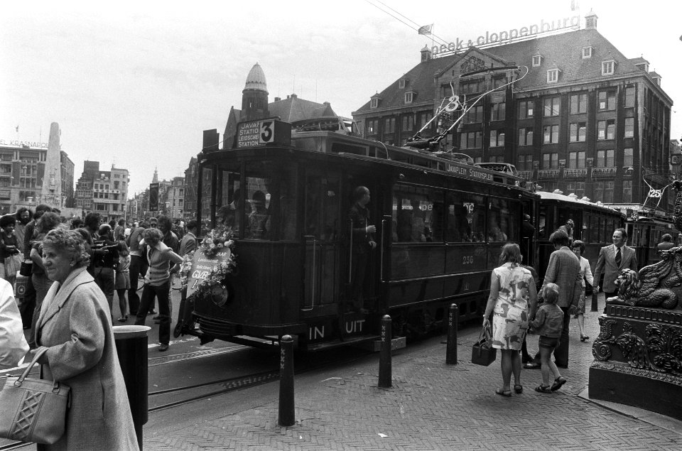Een van de oude trams op de Dam, Bestanddeelnr 927-9884
