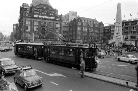 Een van de oude trams op de Dam, Bestanddeelnr 927-9883