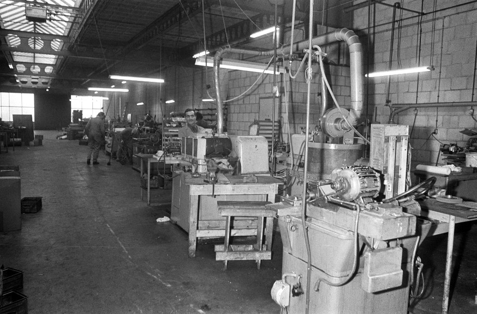 Een van de productiehallen, Bestanddeelnr 926-9252