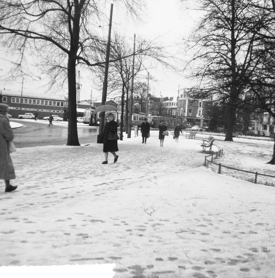 Eerste sneeuw gevallen Weteringscircuit te Amsterdam, Weteringscircuit, Bestanddeelnr 917-2042