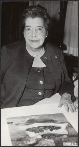 Een van de laatste Amsterdamse Joffers, de schilderes Betsy Westendorp-Osieck , Bestanddeelnr 093-0269