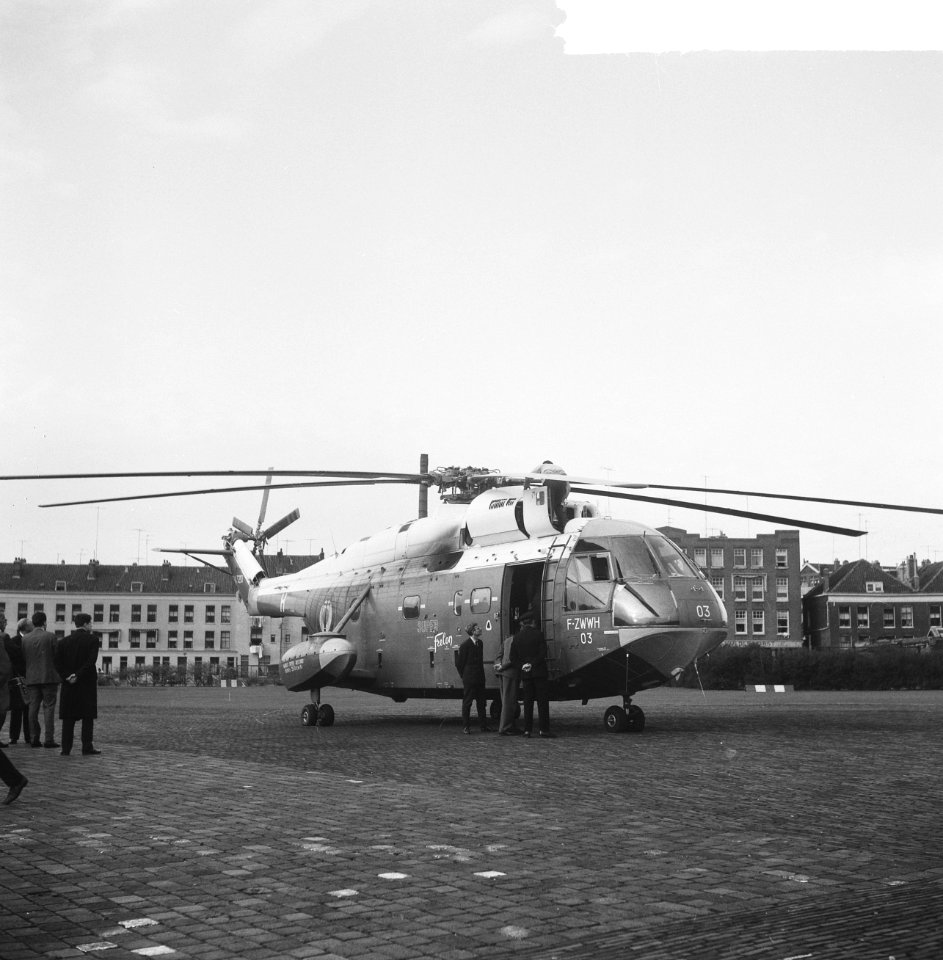 Eerste vrachthelicopter van de Sabena op Heliport te Rotterdam, Bestanddeelnr 917-7530