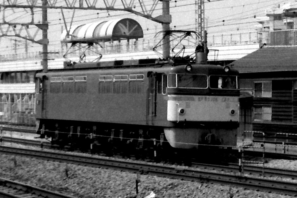 EF65 106 passing Ofuna 1984-05-06