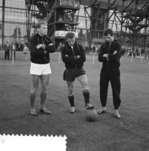Eerste training van Feyenoord Gerard 'Pummie' Bergholtz, Frans Bouwmeester en C, Bestanddeelnr 912-8201