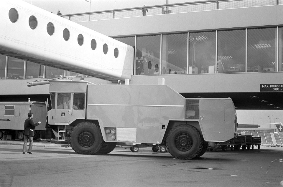 Een van de nieuwe brandweerautos, Bestanddeelnr 924-6589