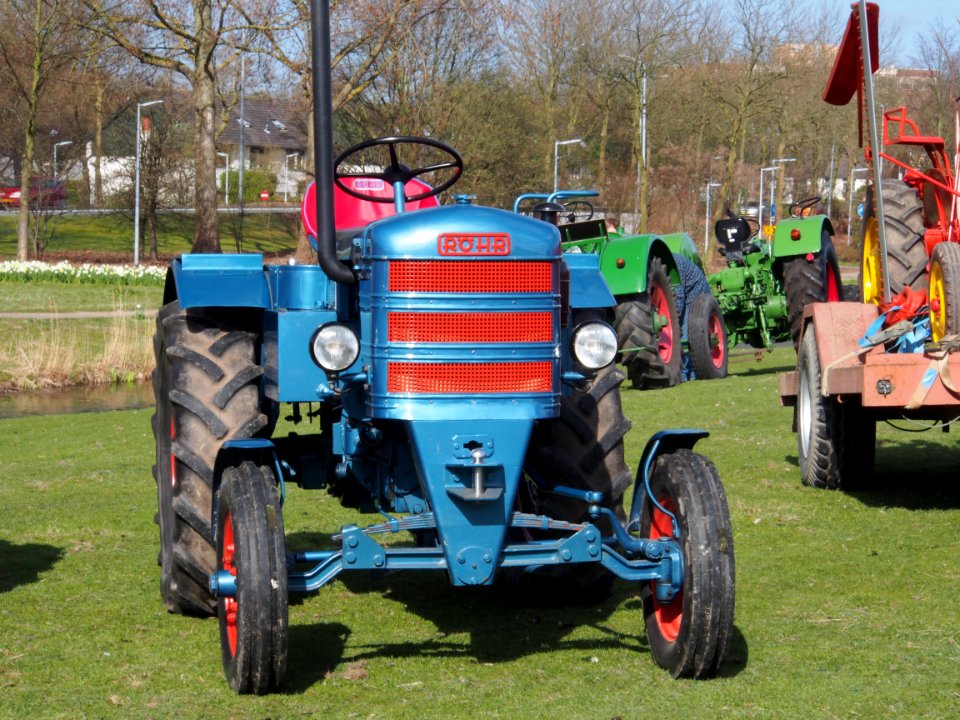 Eersteling Ambachten dag 2013, RÖHR traktor