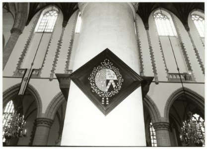Een van de gerestaureerde rouwborden in de Grote of St. Bavokerk. NL-HlmNHA 54035292