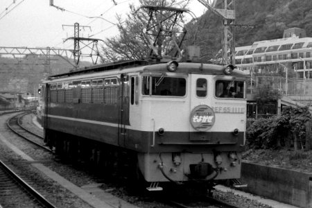 EF65 1111 Soyokaze Zushi