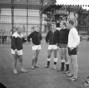 Eerste training van Feyenoord trainer Franz Fuchs, Gerard Pummy Bergholtz, Fr, Bestanddeelnr 912-8199