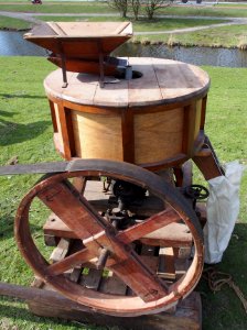 Eersteling Ambachten dag 2013, Old crafts machine, pic6